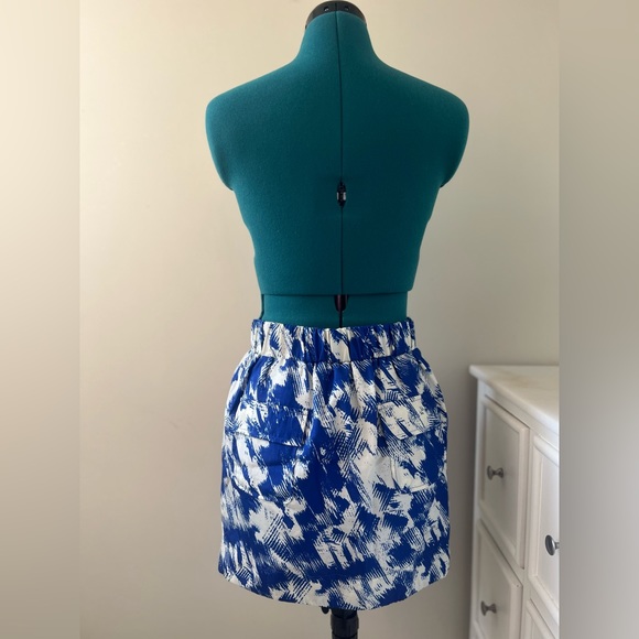 Esley Skirt with 4 Pockets (Blue/White Patterned, Medium) - Picture 3 of 3